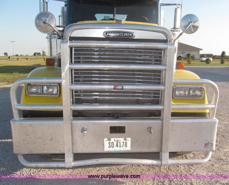 image for item F7116 2007 Freightliner FLD132 XL Classic tri axle semi truck