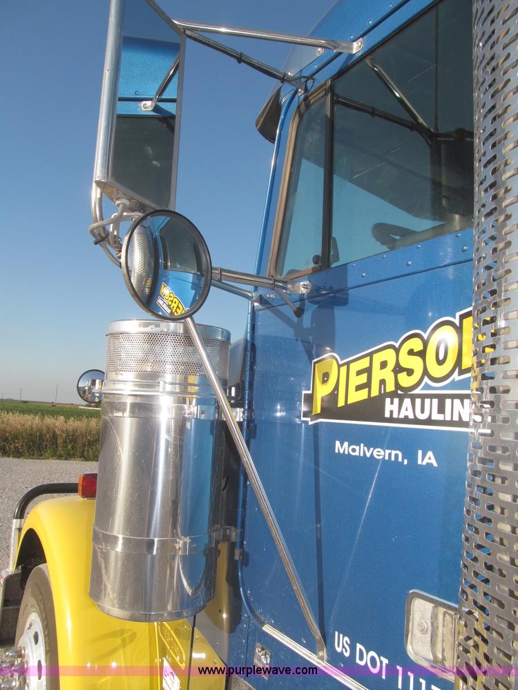 image for item F7116 2007 Freightliner FLD132 XL Classic tri axle semi truck