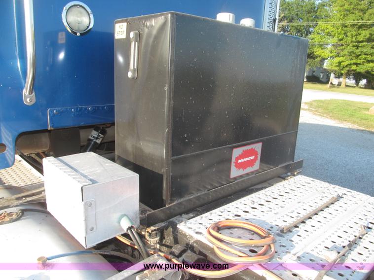 image for item F7116 2007 Freightliner FLD132 XL Classic tri axle semi truck