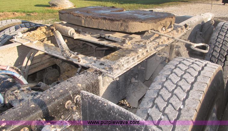 image for item F7116 2007 Freightliner FLD132 XL Classic tri axle semi truck