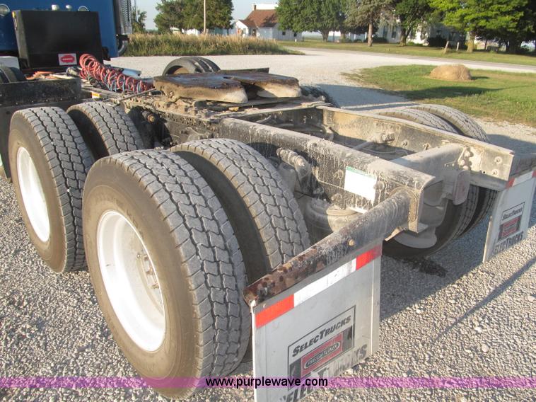 image for item F7116 2007 Freightliner FLD132 XL Classic tri axle semi truck