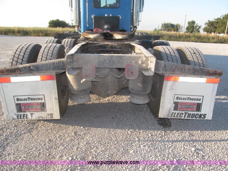 image for item F7116 2007 Freightliner FLD132 XL Classic tri axle semi truck