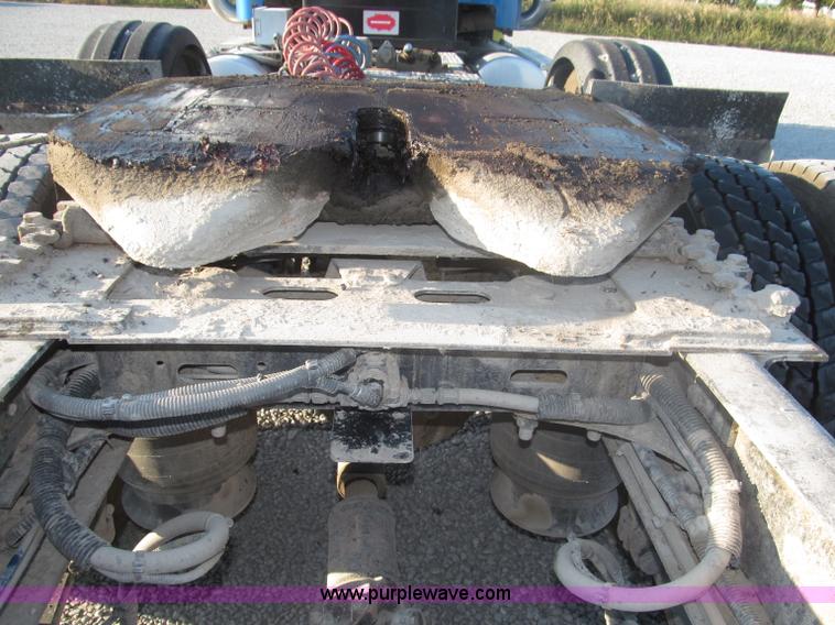 image for item F7116 2007 Freightliner FLD132 XL Classic tri axle semi truck