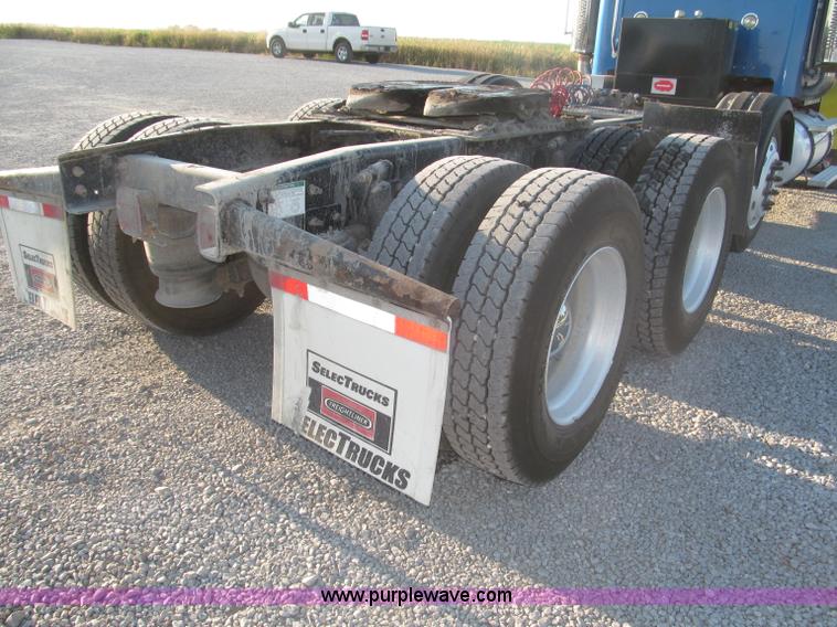 image for item F7116 2007 Freightliner FLD132 XL Classic tri axle semi truck