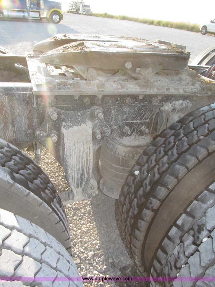 image for item F7116 2007 Freightliner FLD132 XL Classic tri axle semi truck