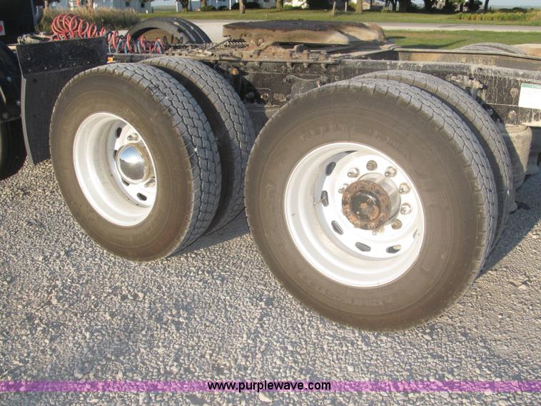 image for item F7116 2007 Freightliner FLD132 XL Classic tri axle semi truck