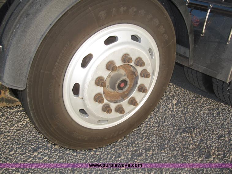 image for item F7116 2007 Freightliner FLD132 XL Classic tri axle semi truck