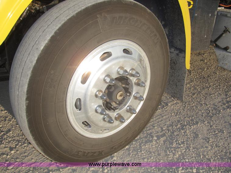 image for item F7116 2007 Freightliner FLD132 XL Classic tri axle semi truck