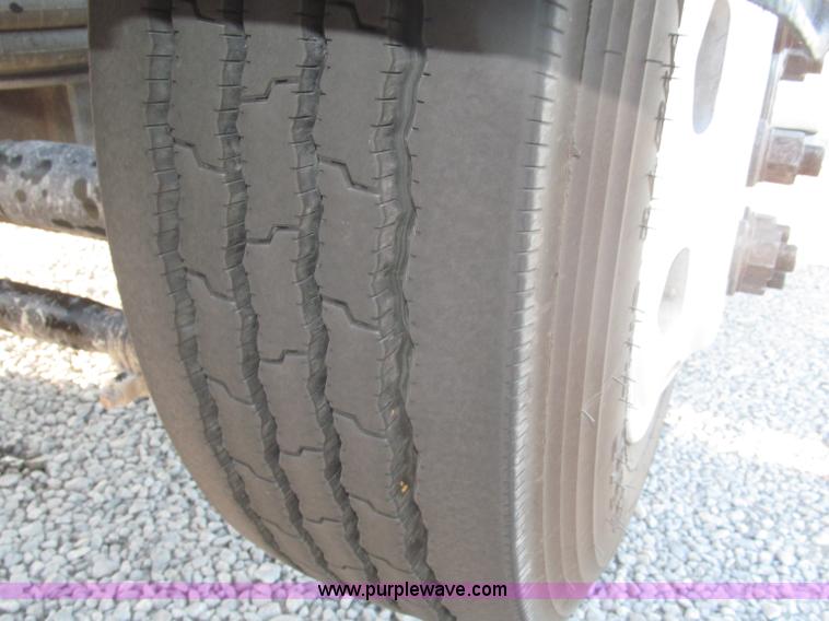 image for item F7116 2007 Freightliner FLD132 XL Classic tri axle semi truck