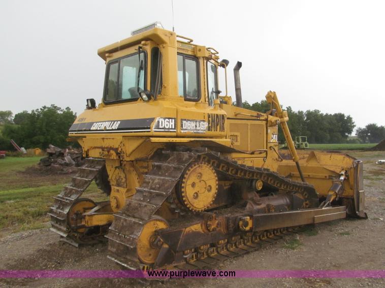image for item F7121 1995 Caterpillar D6H LGP Series II dozer