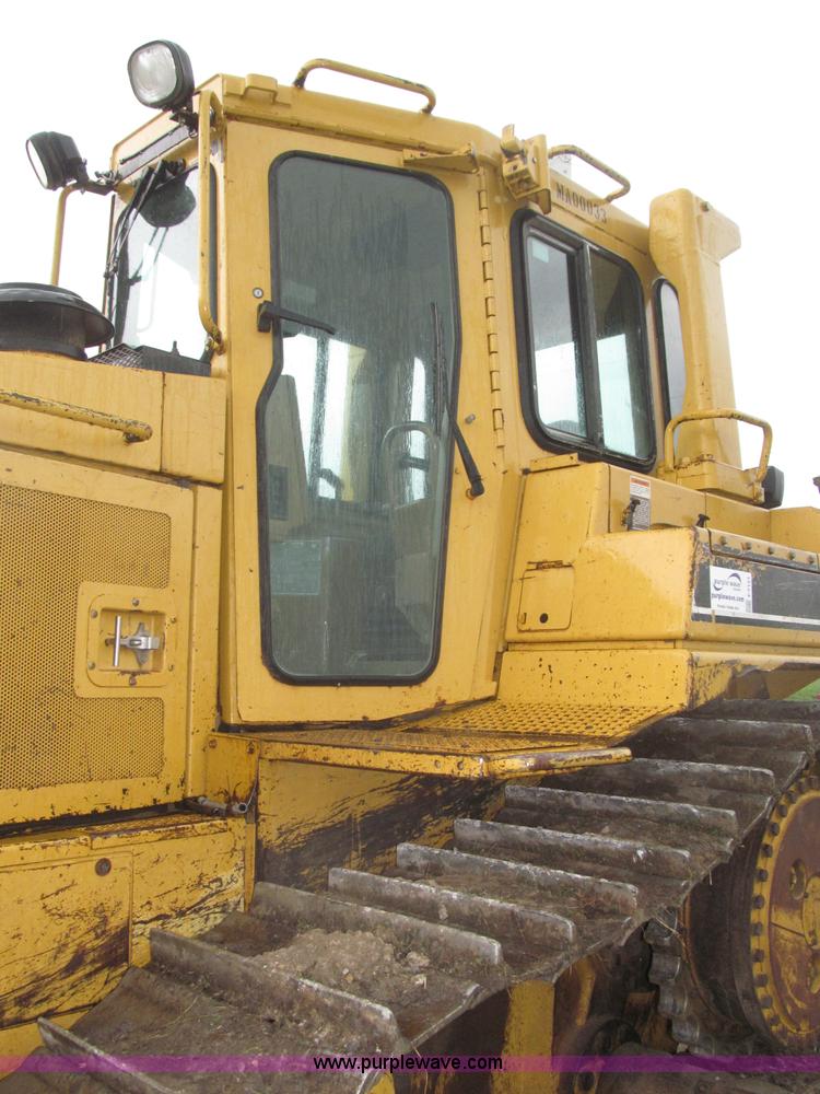 image for item F7121 1995 Caterpillar D6H LGP Series II dozer