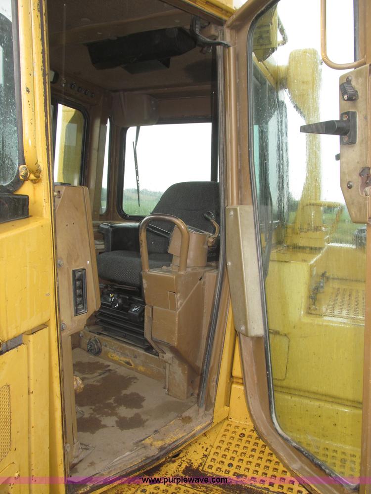image for item F7121 1995 Caterpillar D6H LGP Series II dozer
