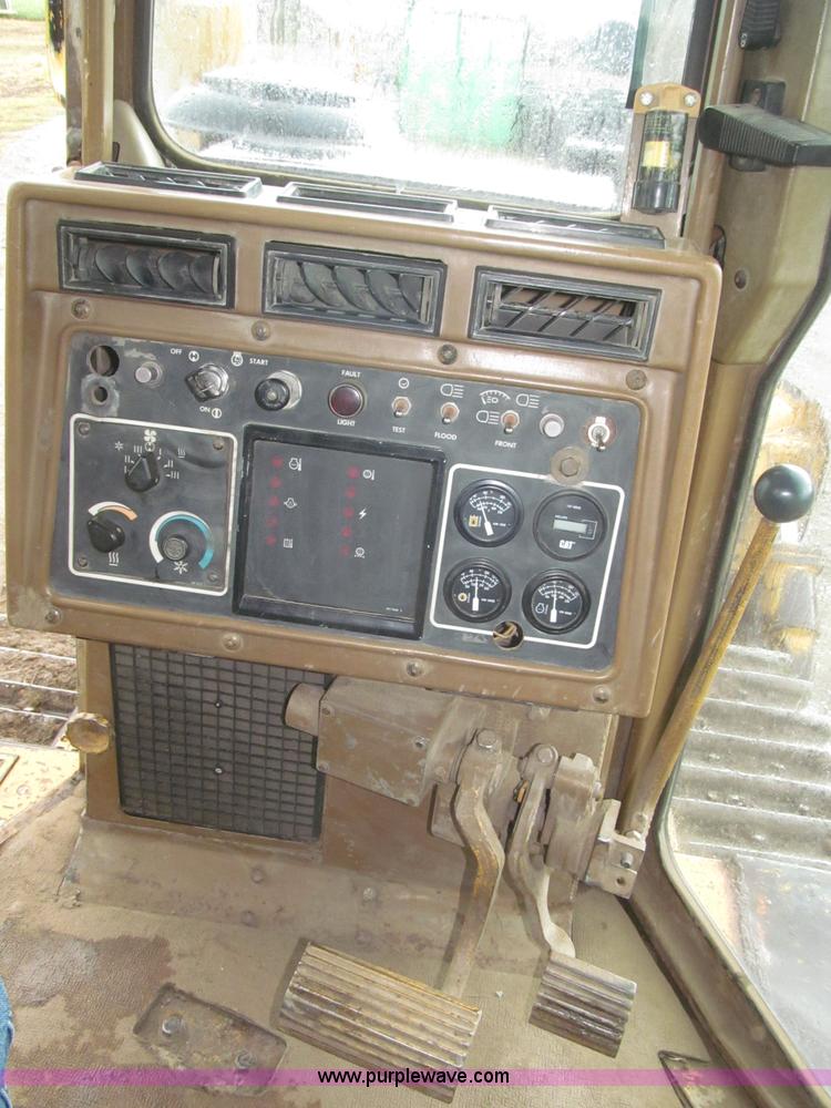 image for item F7121 1995 Caterpillar D6H LGP Series II dozer