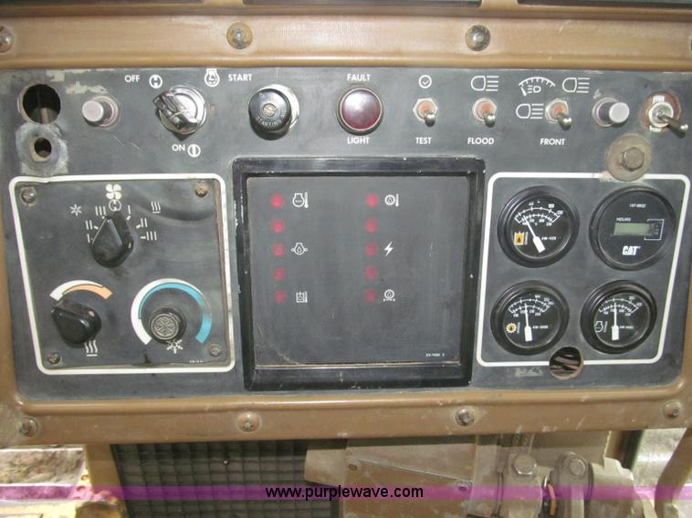 image for item F7121 1995 Caterpillar D6H LGP Series II dozer