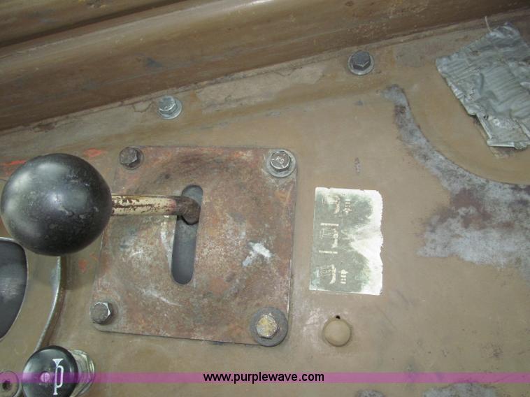 image for item F7121 1995 Caterpillar D6H LGP Series II dozer