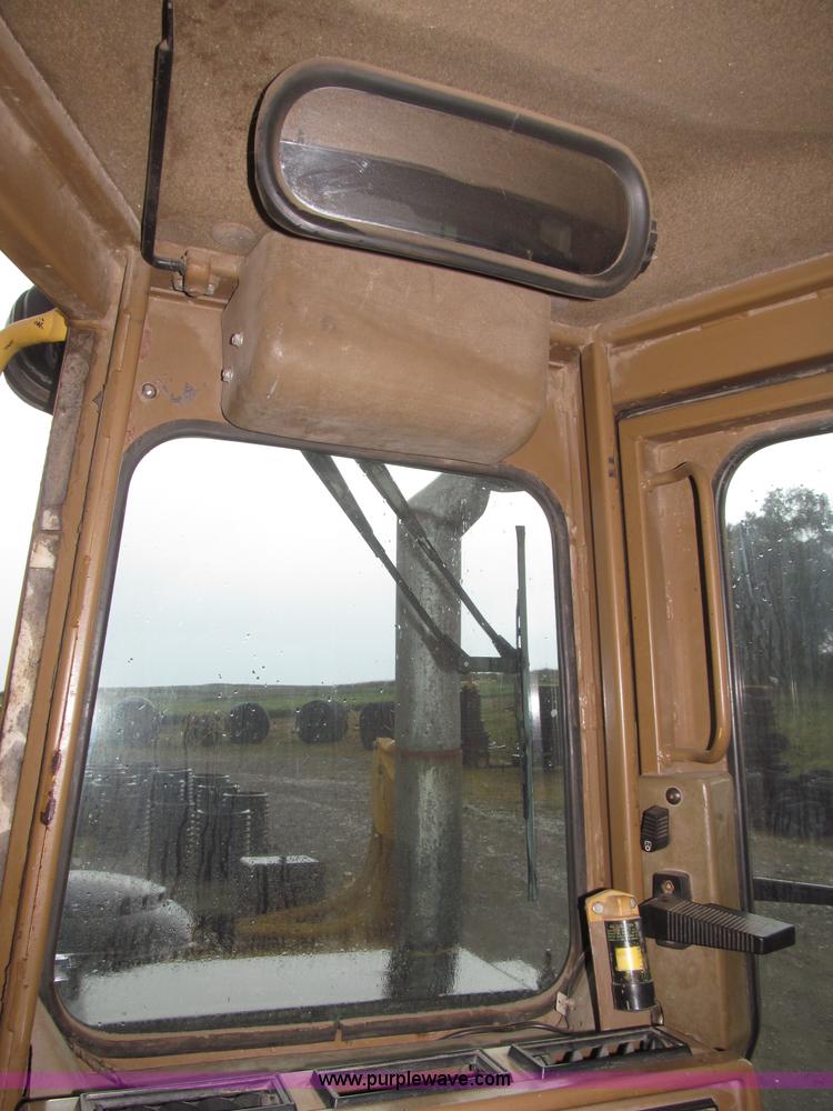 image for item F7121 1995 Caterpillar D6H LGP Series II dozer