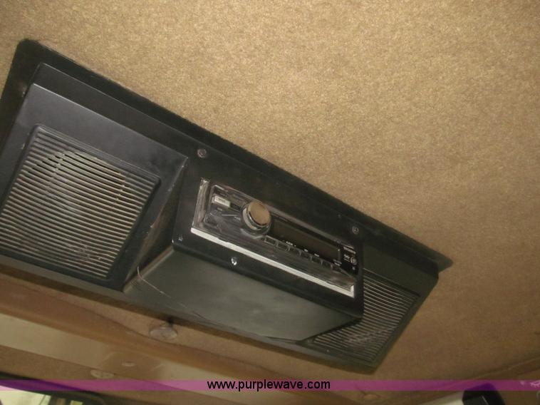 image for item F7121 1995 Caterpillar D6H LGP Series II dozer