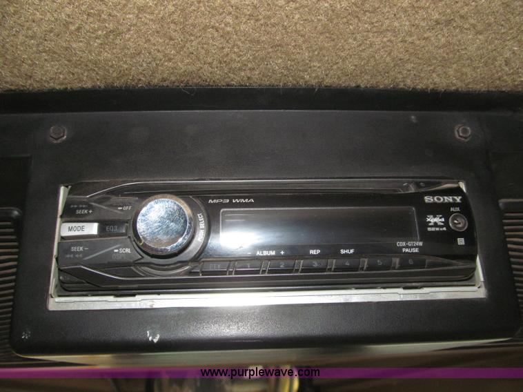 image for item F7121 1995 Caterpillar D6H LGP Series II dozer