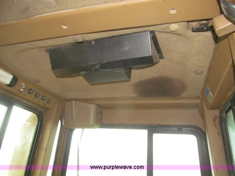 image for item F7121 1995 Caterpillar D6H LGP Series II dozer