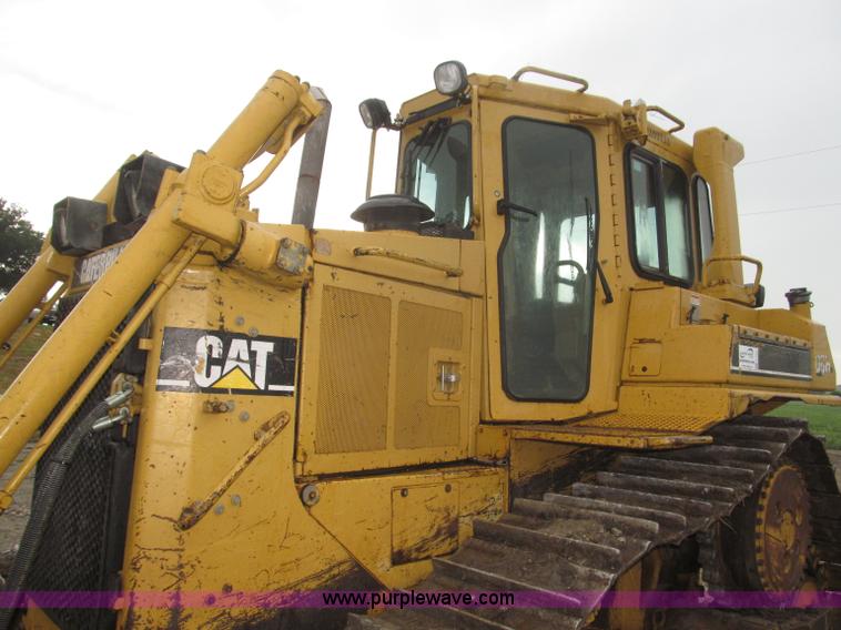 image for item F7121 1995 Caterpillar D6H LGP Series II dozer