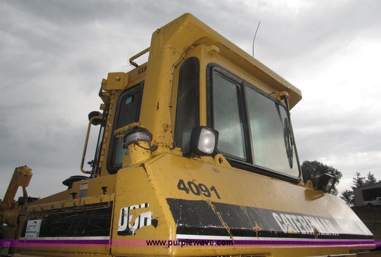 image for item F7121 1995 Caterpillar D6H LGP Series II dozer