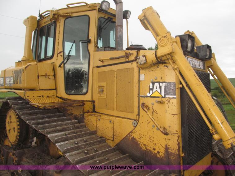 image for item F7121 1995 Caterpillar D6H LGP Series II dozer