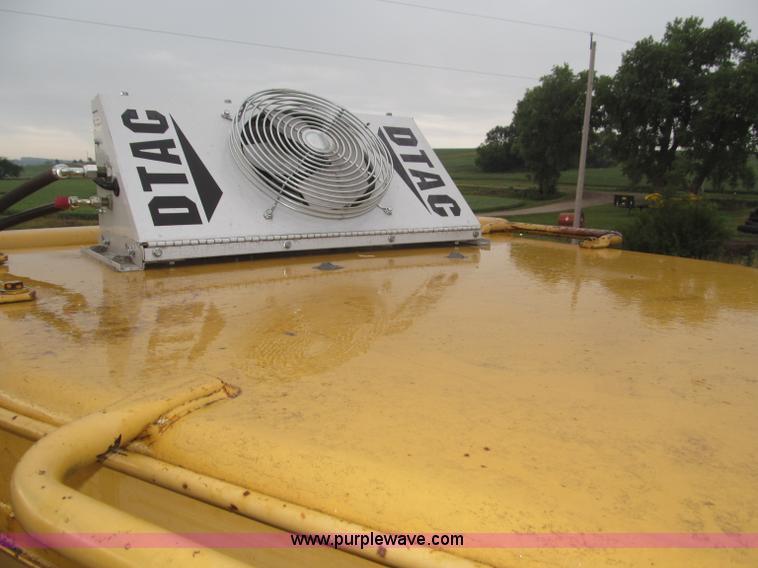 image for item F7121 1995 Caterpillar D6H LGP Series II dozer