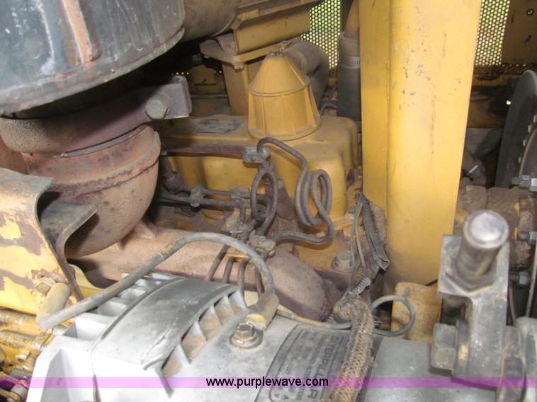 image for item F7121 1995 Caterpillar D6H LGP Series II dozer