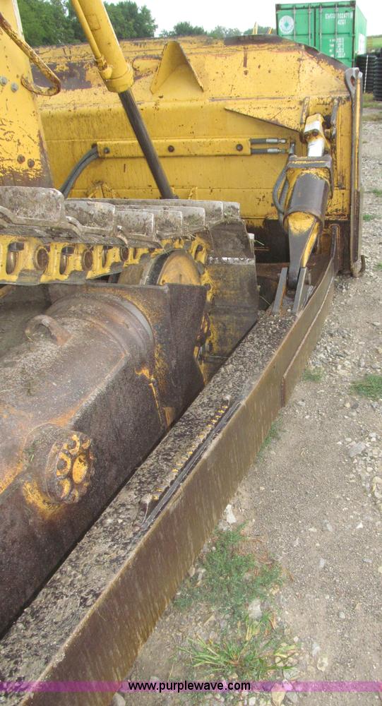 image for item F7121 1995 Caterpillar D6H LGP Series II dozer