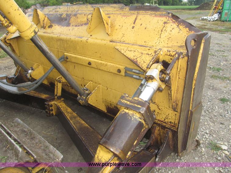 image for item F7121 1995 Caterpillar D6H LGP Series II dozer