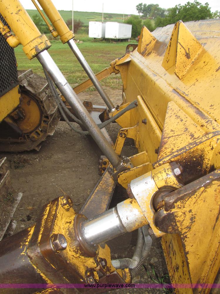 image for item F7121 1995 Caterpillar D6H LGP Series II dozer