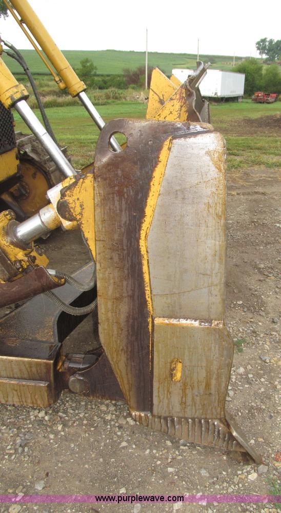 image for item F7121 1995 Caterpillar D6H LGP Series II dozer