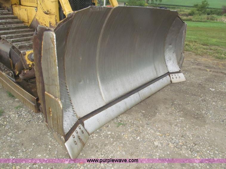 image for item F7121 1995 Caterpillar D6H LGP Series II dozer