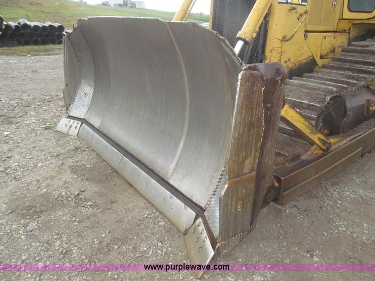 image for item F7121 1995 Caterpillar D6H LGP Series II dozer