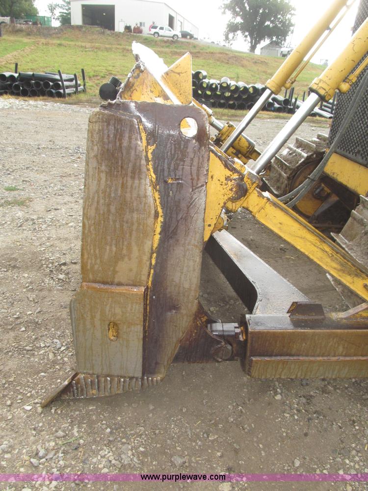 image for item F7121 1995 Caterpillar D6H LGP Series II dozer