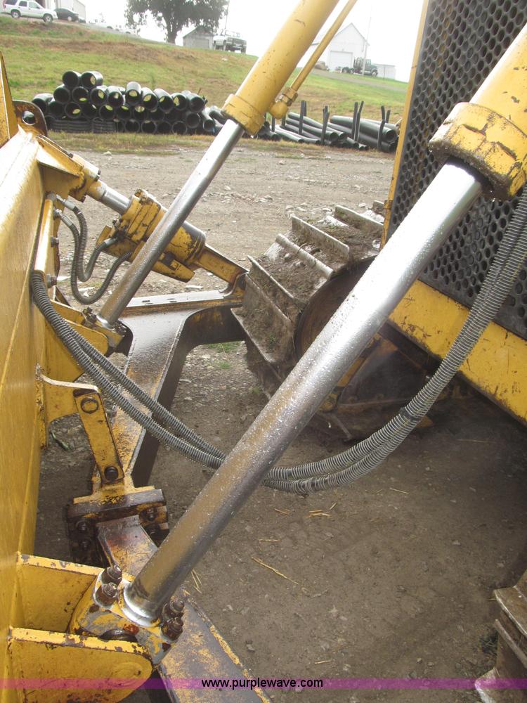 image for item F7121 1995 Caterpillar D6H LGP Series II dozer