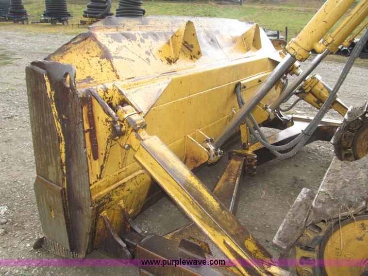 image for item F7121 1995 Caterpillar D6H LGP Series II dozer