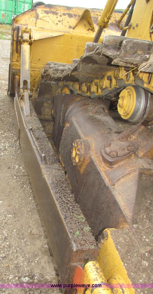 image for item F7121 1995 Caterpillar D6H LGP Series II dozer