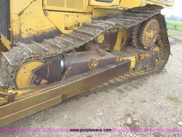 image for item F7121 1995 Caterpillar D6H LGP Series II dozer