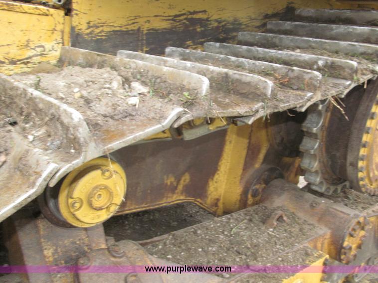 image for item F7121 1995 Caterpillar D6H LGP Series II dozer