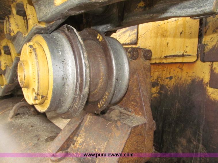 image for item F7121 1995 Caterpillar D6H LGP Series II dozer