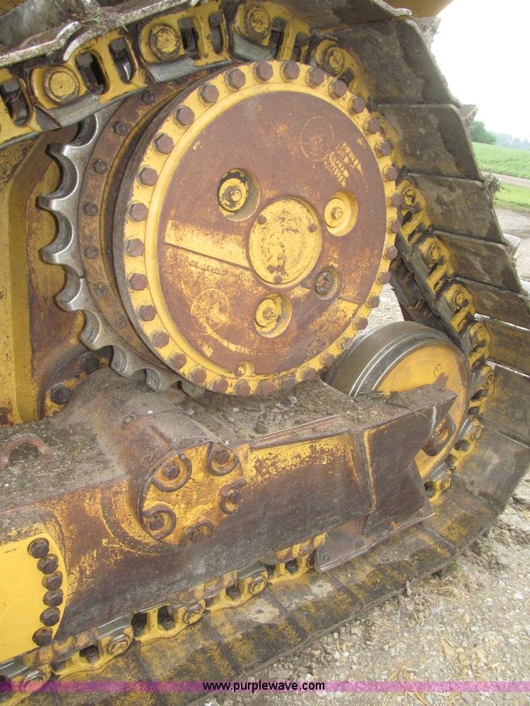 image for item F7121 1995 Caterpillar D6H LGP Series II dozer