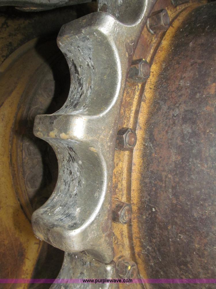 image for item F7121 1995 Caterpillar D6H LGP Series II dozer