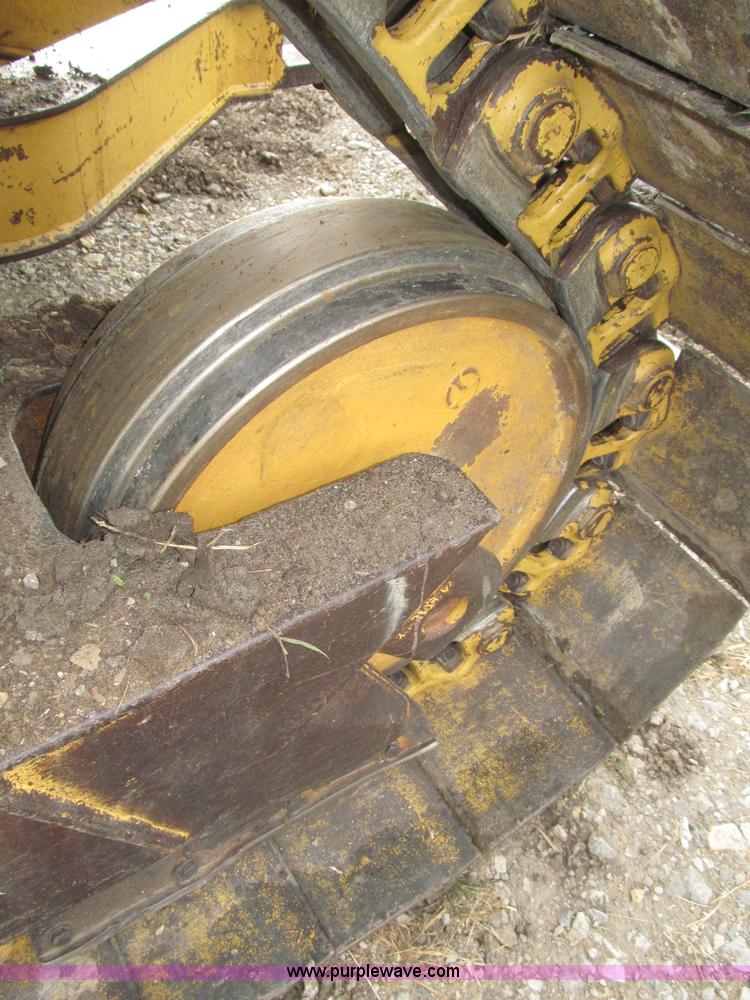 image for item F7121 1995 Caterpillar D6H LGP Series II dozer