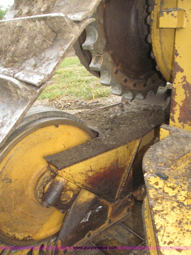 image for item F7121 1995 Caterpillar D6H LGP Series II dozer