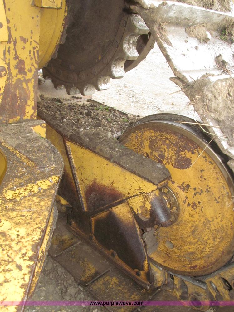 image for item F7121 1995 Caterpillar D6H LGP Series II dozer