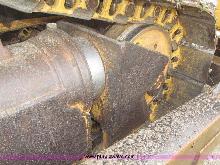 image for item F7121 1995 Caterpillar D6H LGP Series II dozer