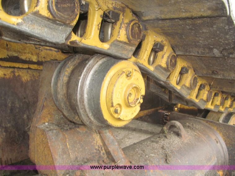 image for item F7121 1995 Caterpillar D6H LGP Series II dozer