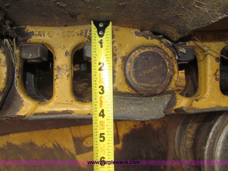image for item F7121 1995 Caterpillar D6H LGP Series II dozer