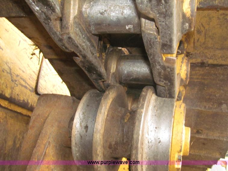 image for item F7121 1995 Caterpillar D6H LGP Series II dozer